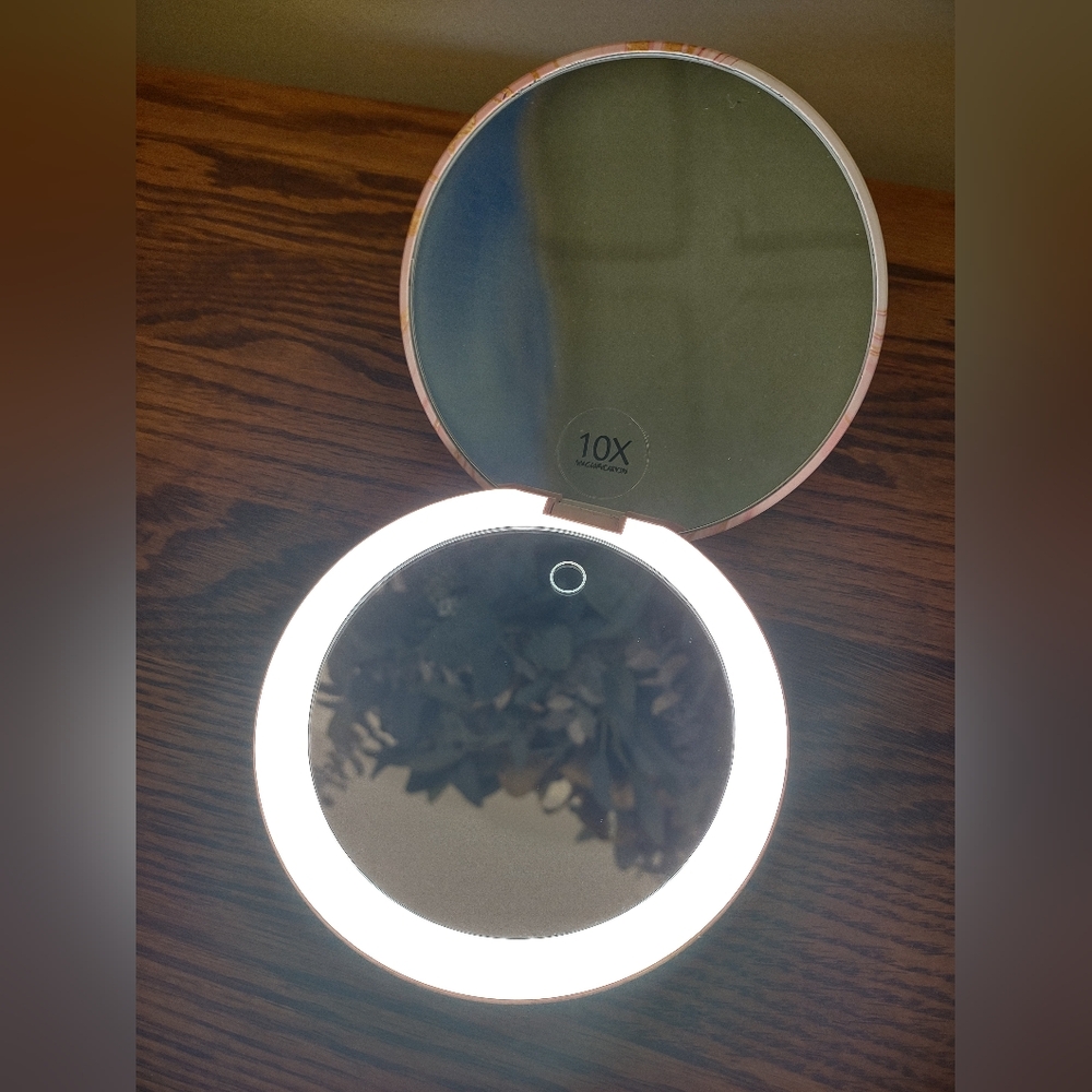 Fancii Lumi Luxe Compact Lighted Mirror - Picture 4 of 6